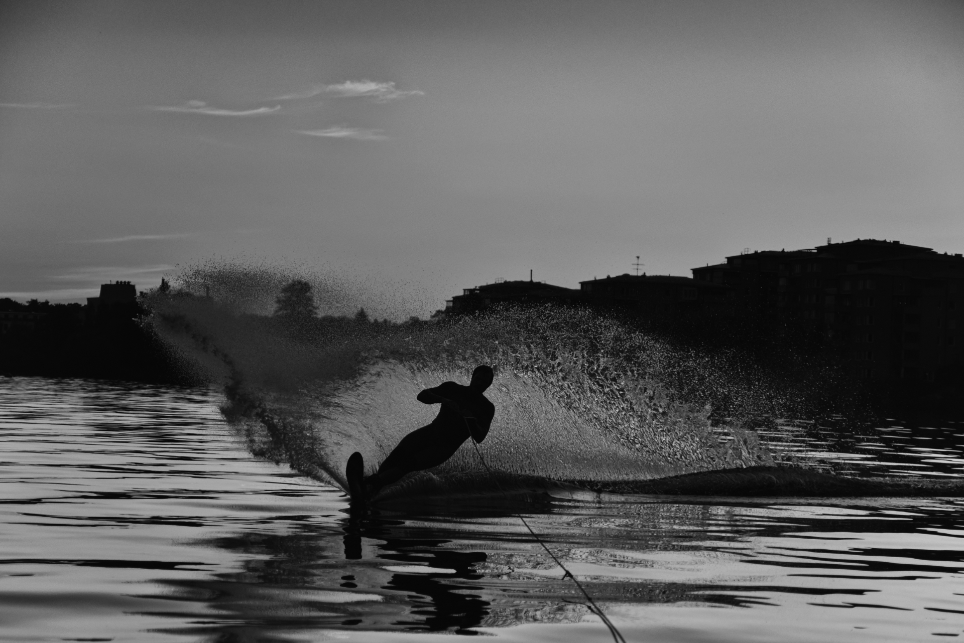 Bucură te de senzația de waterski și îmbunătățește ți abilitățile pe apă